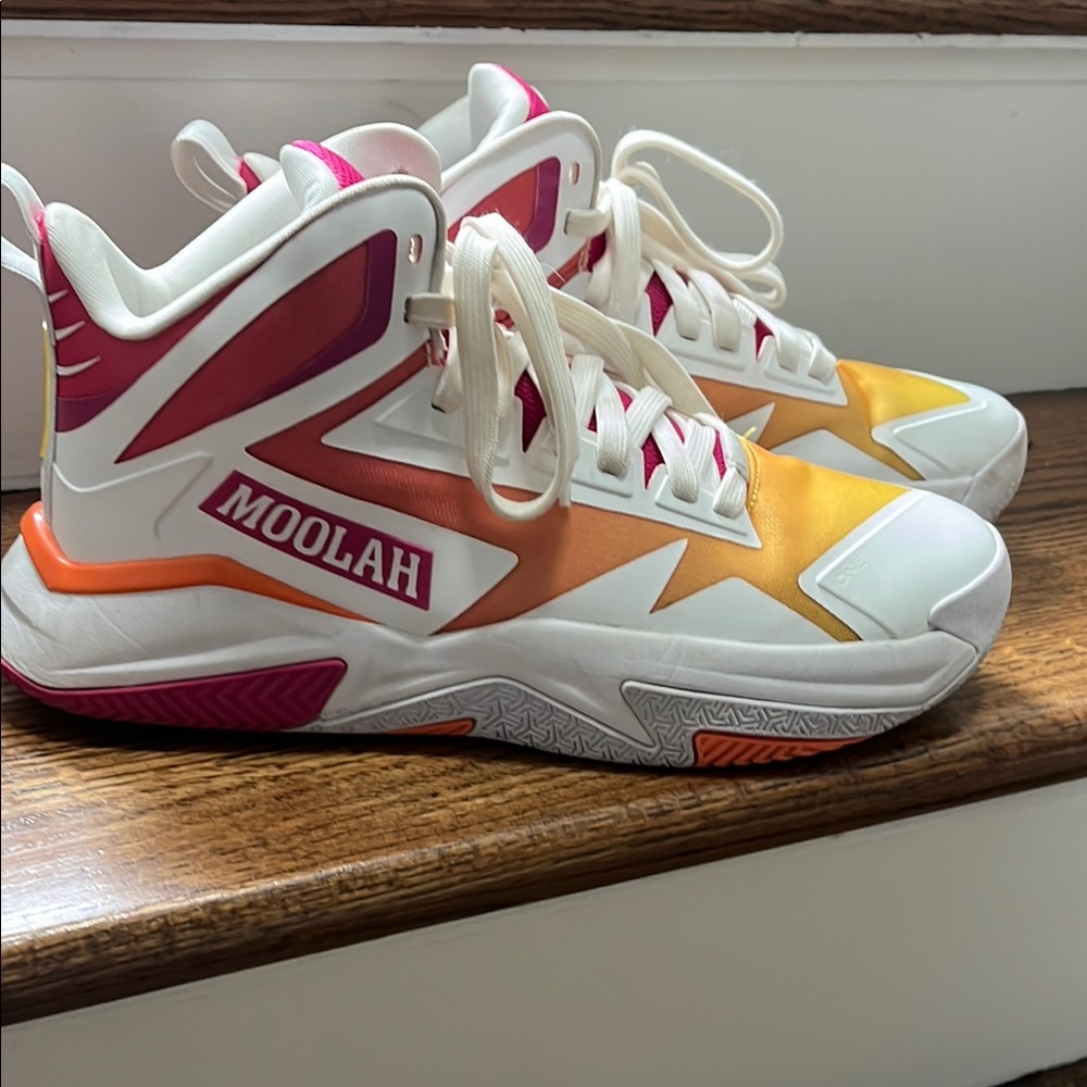 Women’s Moolah basketball shoes  size 10